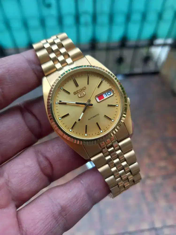 Seiko 5 SNXJ94 Fluted bezel