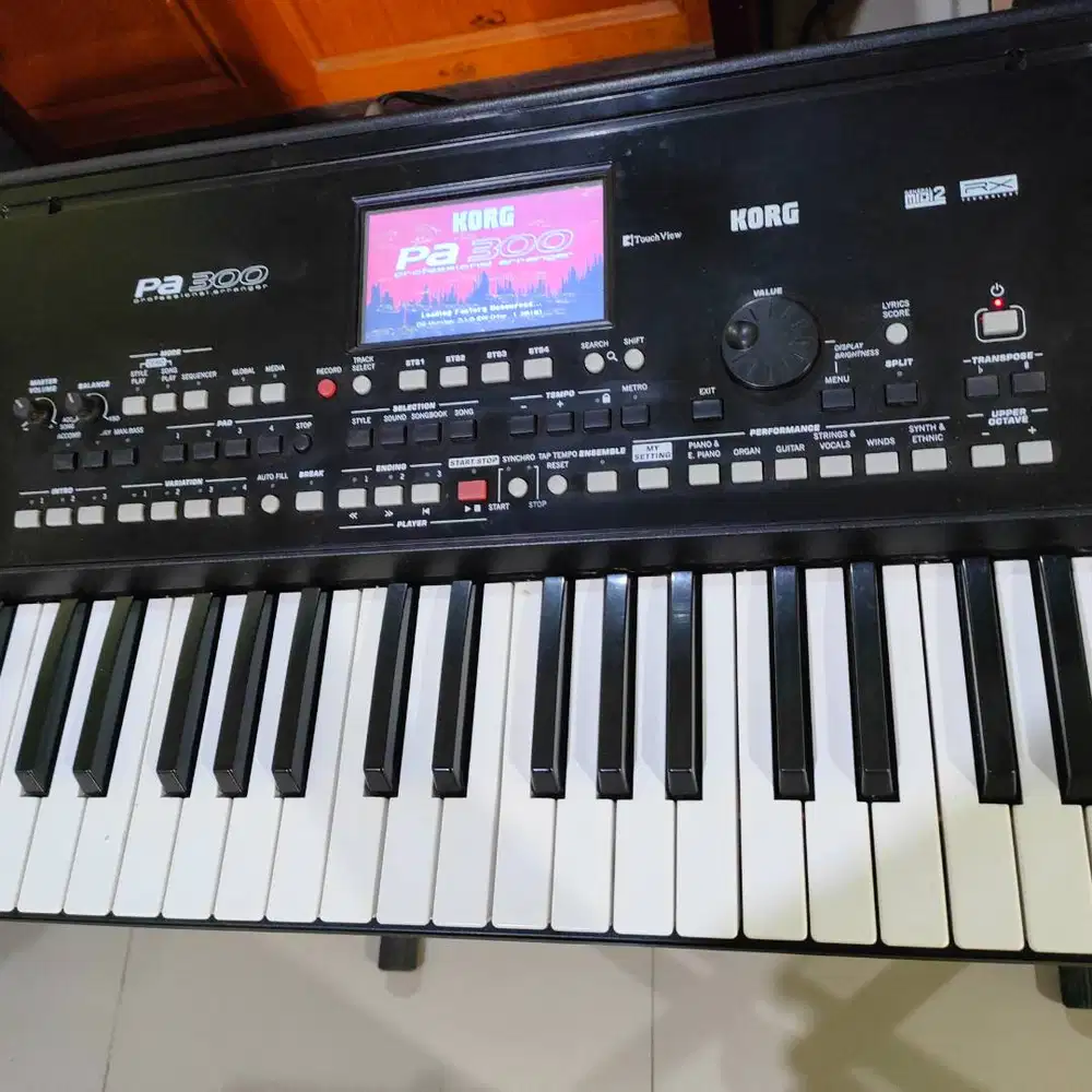 Korg pa300 second like new