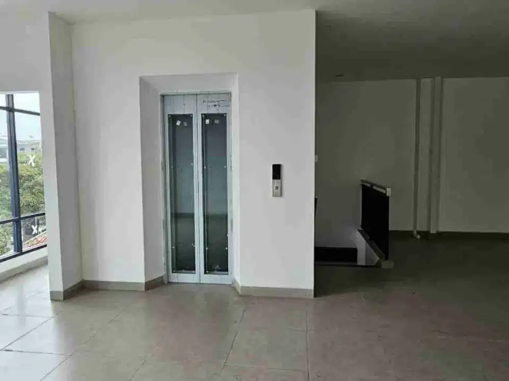 SEWA RUANG KANTOR PUSAT KOTA ADA AKSES LIFT JL.PAHLAWAN SURABAYA REAL FOTO