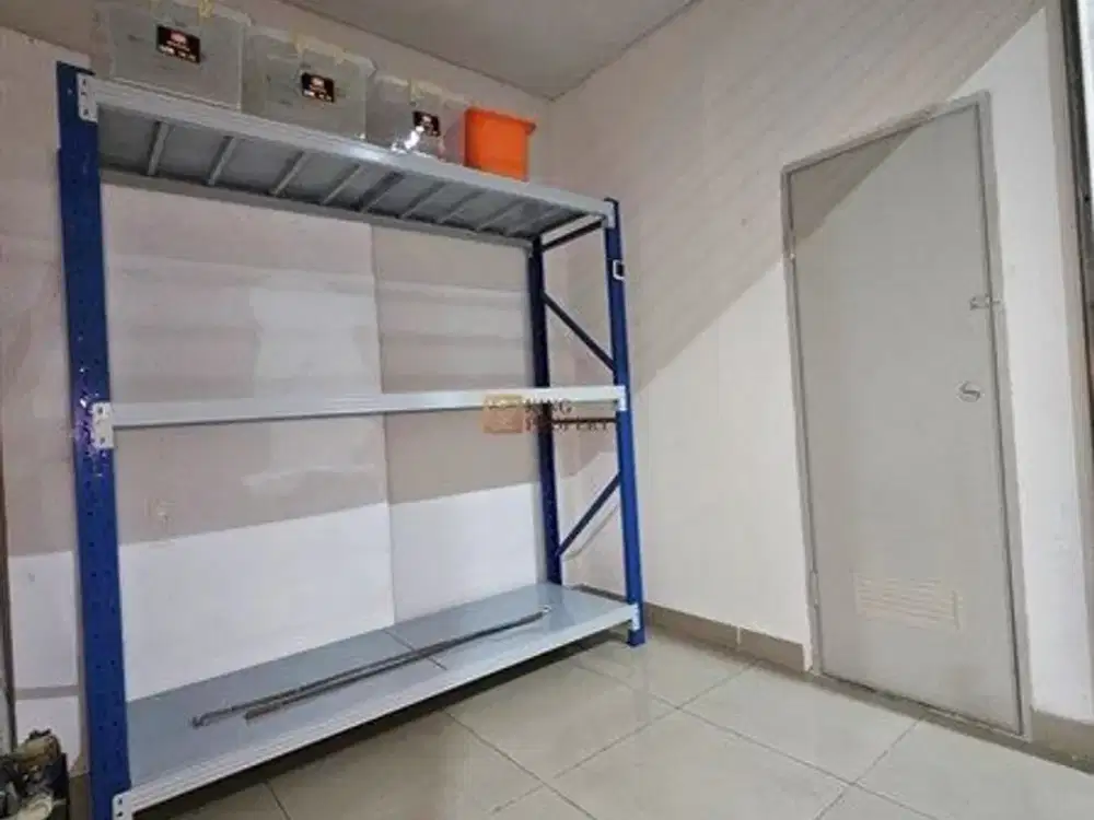 Strategis Sewa 2 Kios Connecting Unfurnished di Apartemen Madison Park Akses Kolam Renang, Gym Dekat ke Mall Central Park, Taman Anggrek & Tol