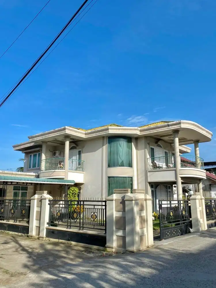 Rumah Mewah 2 Lantai SHM LT 538 m² LB 349 m² Jalan Lebar