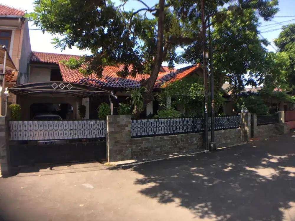 Rumah di lokasi strategis dekat dengan Tol TB Simatupang, Pejaten Village Mall, dan SMAN 28 Pasar Minggu Jaksel