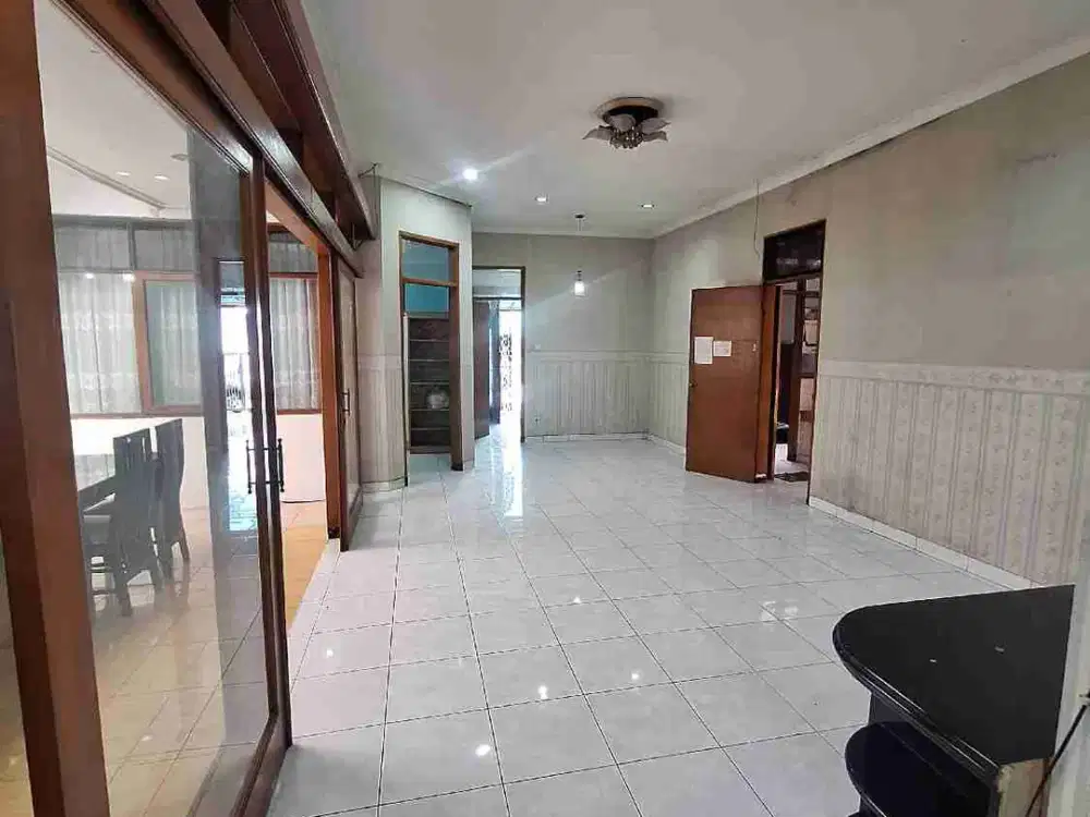 Dijual Rumah Hitung Tanah Di Kompleks Singgasana