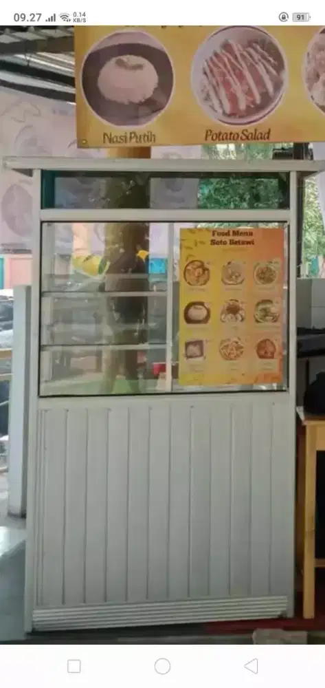 Etalase usaha makan / minum