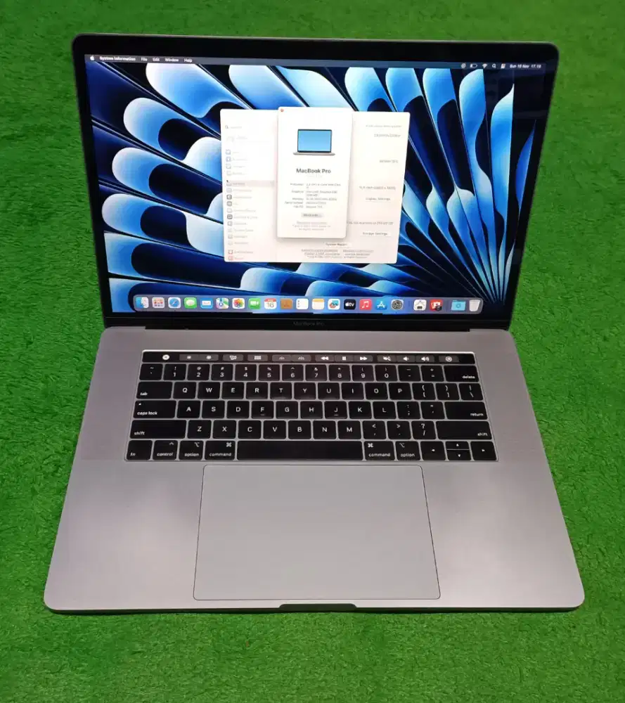 Macbook Pro 2018 15inch i7 16/256 Grey Touchbar Dual VGA Mulus Murah