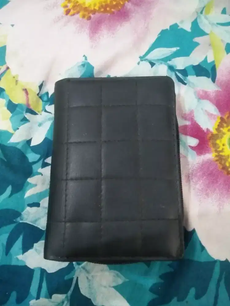 Dompet Hitam Elegan Motif Jahitan Kotak - Resleting Lancar