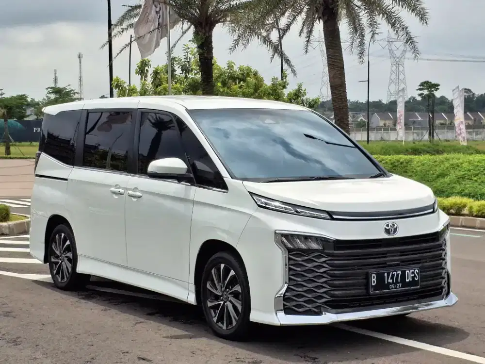 Toyota  Voxy 2.0 Automatic 2022 Bensin Putih Metalik