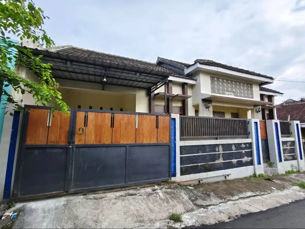 Dikontrakkan Disewakan Rumah Banjarsari (Dekan Bundaran Palang Joglo)