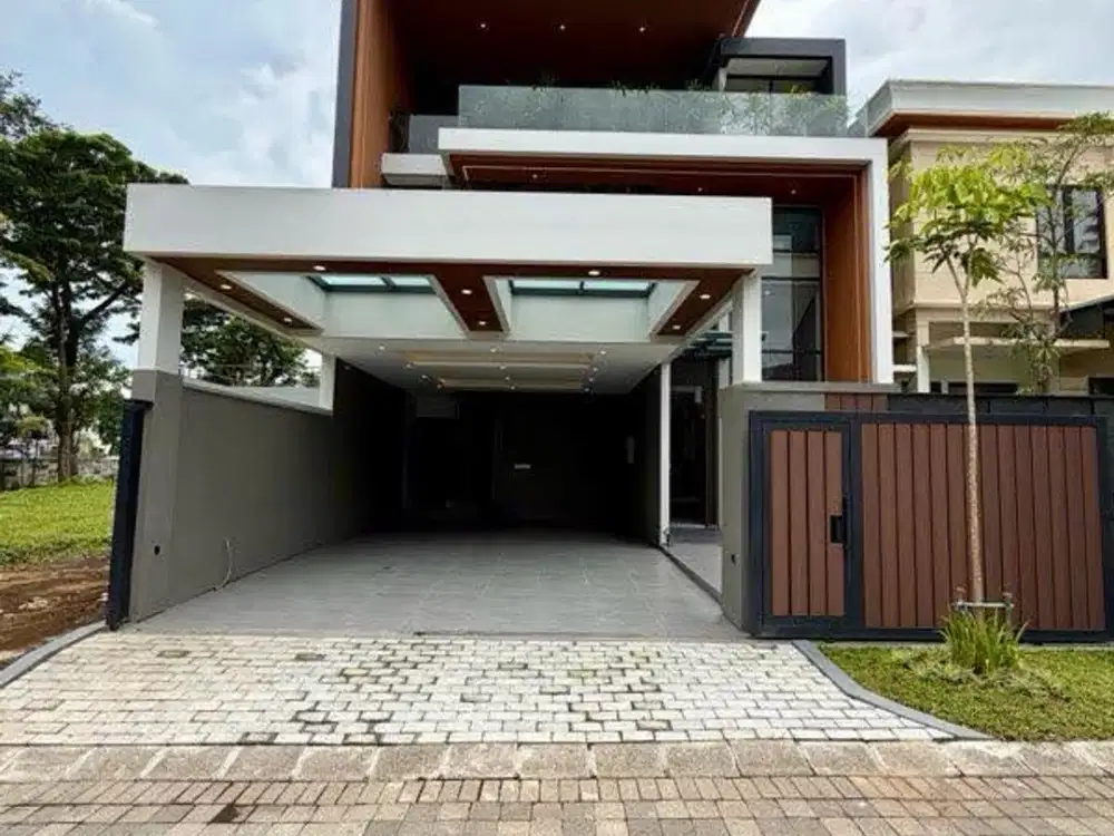 Rumah Bagus, Ada Private Lift & Semi Furnish di Citraland, Surabaya