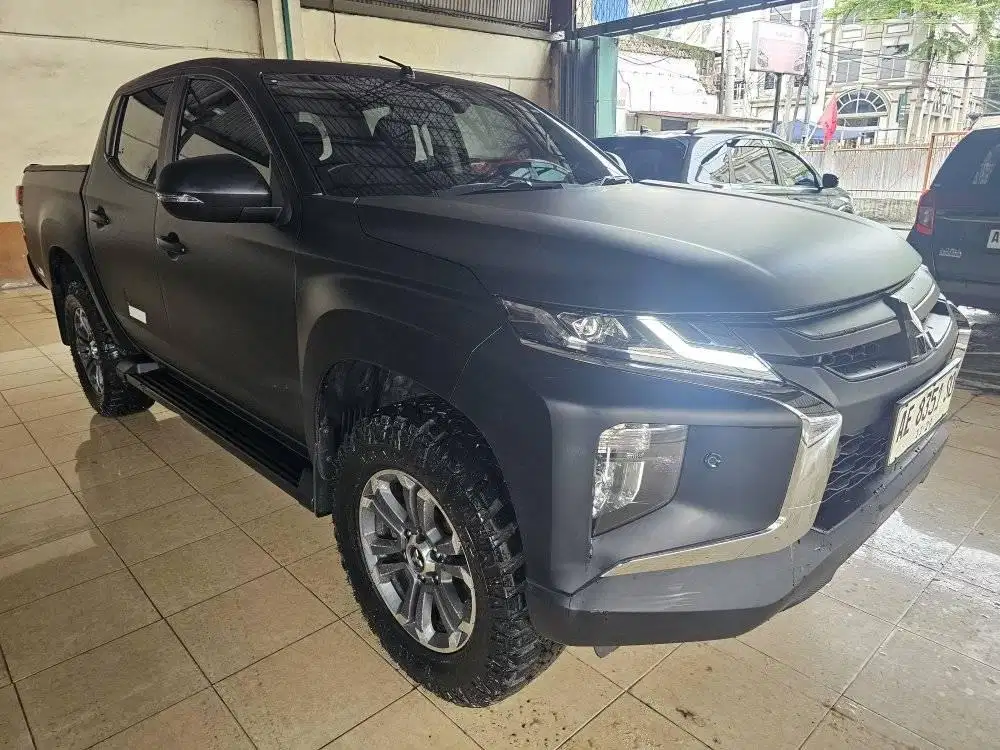 Mitsubishi Triton Dobel Cabin 4X4 At Ultimate 2023 Hitam