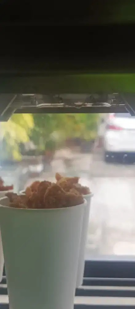 Karyawan fried chicken