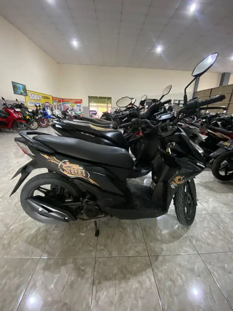 BEAT STREET HITAM 2019