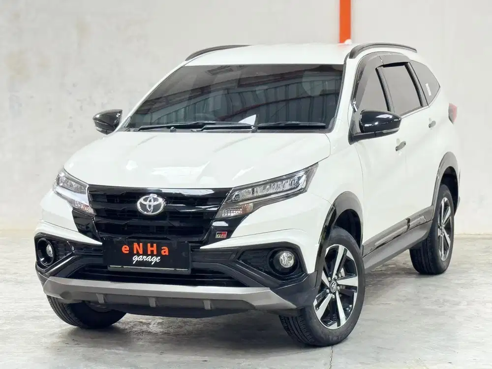 KM 18rb.. New Rush GR Sport 1.5 A/T 2024.. eNHa garage Semarang..