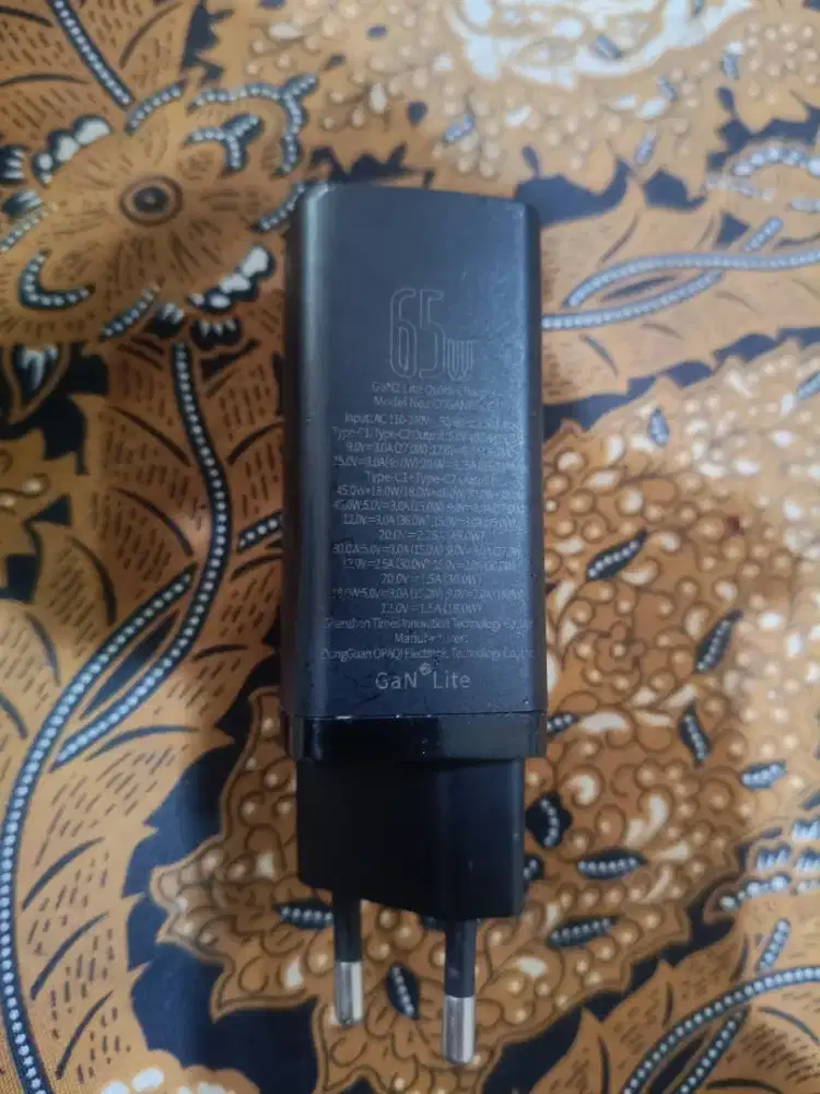 Adaptor baseus 65 watt