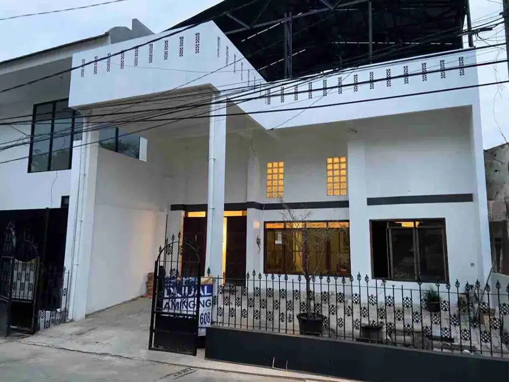 Rumah minimalis 2 lantai row jalan 2,5 mobil dijual lokasi favorit Jalanan tinggi Sunter Jakarta Utara