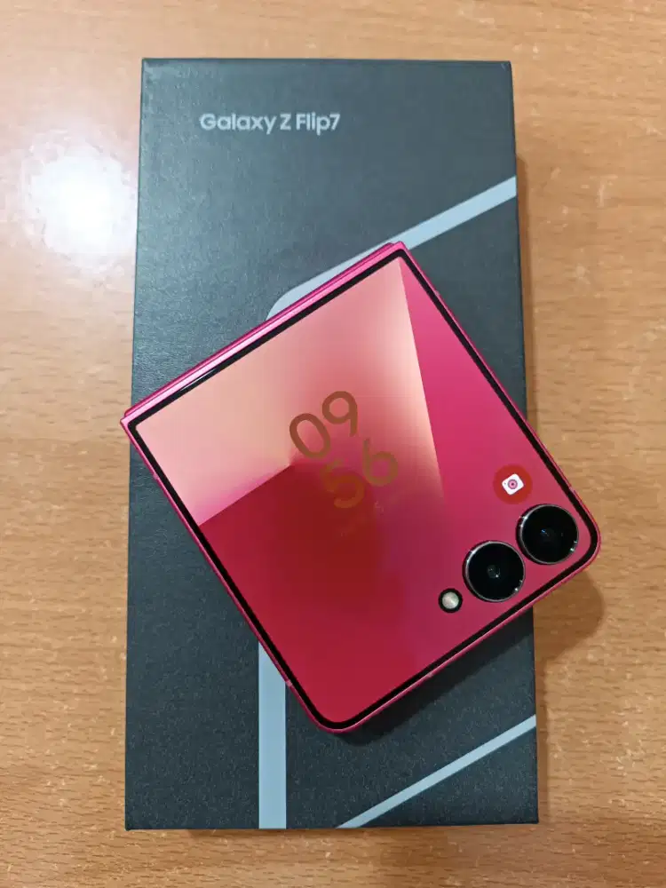 Samsung ZFlip 7 12/512 Coral Red, Garansi s/d November 2026, LIKE NEW