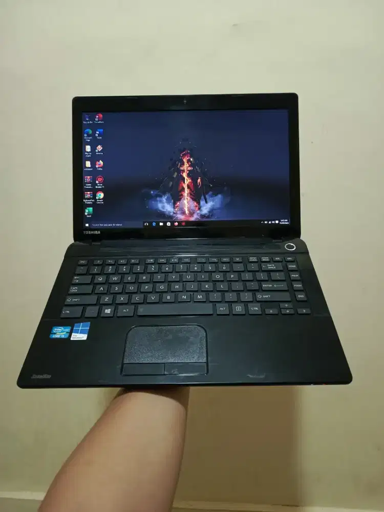 Toshiba Satellite C40-A | Gen 3 Siap Pakai | Untuk Anak Sekolah dll