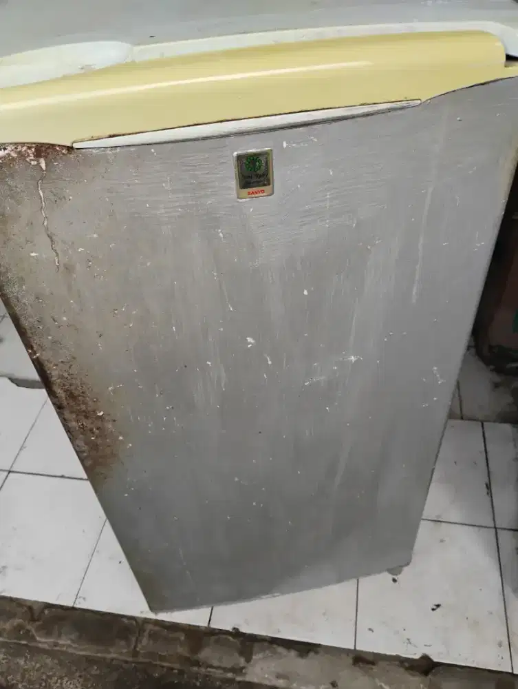 Kulkas 1 Pintu SANYO EMERALD Orisinil Mesin oke