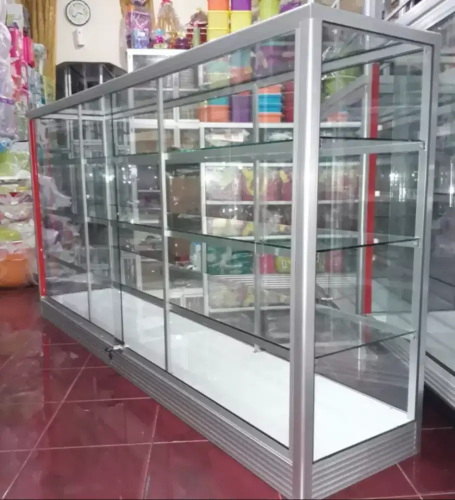 Di jual Etalase Panjang 2Mx1M Kondisi Baru