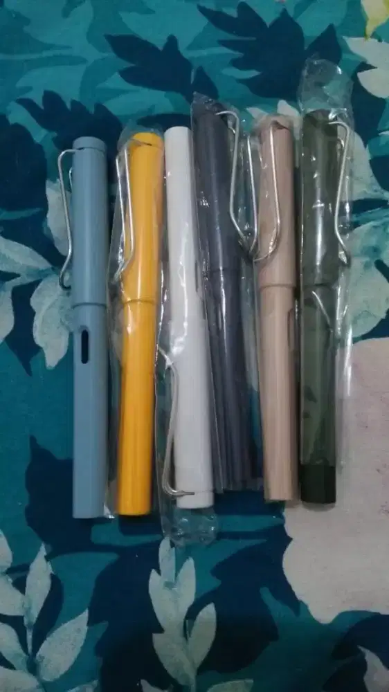 Pulpen Estetik Warna-Warni