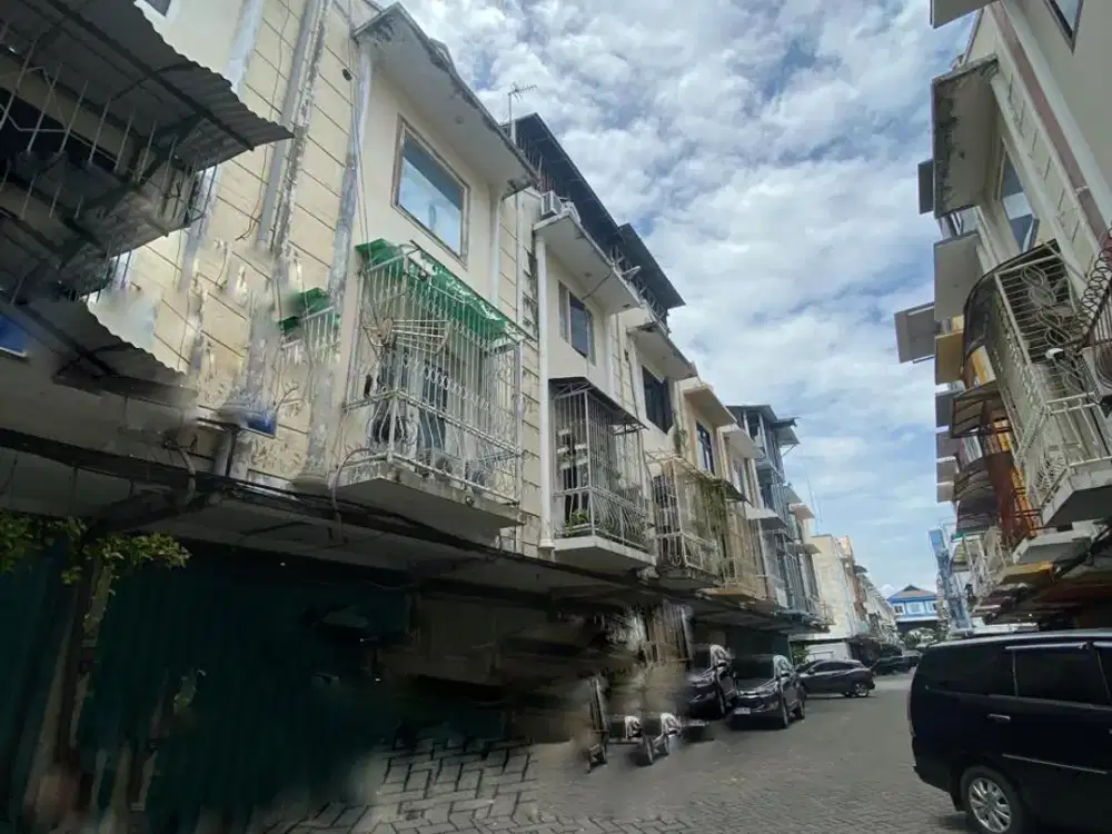 RUKO 3 LANTAI SIAP HUNI