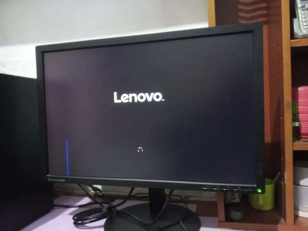 Monitor 22 inch lenovo (minus garis biru dikit,,liat foto)