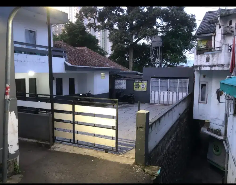Rumah kost aktif strategis murah hitung tanah 370 meter di Hegarmanah