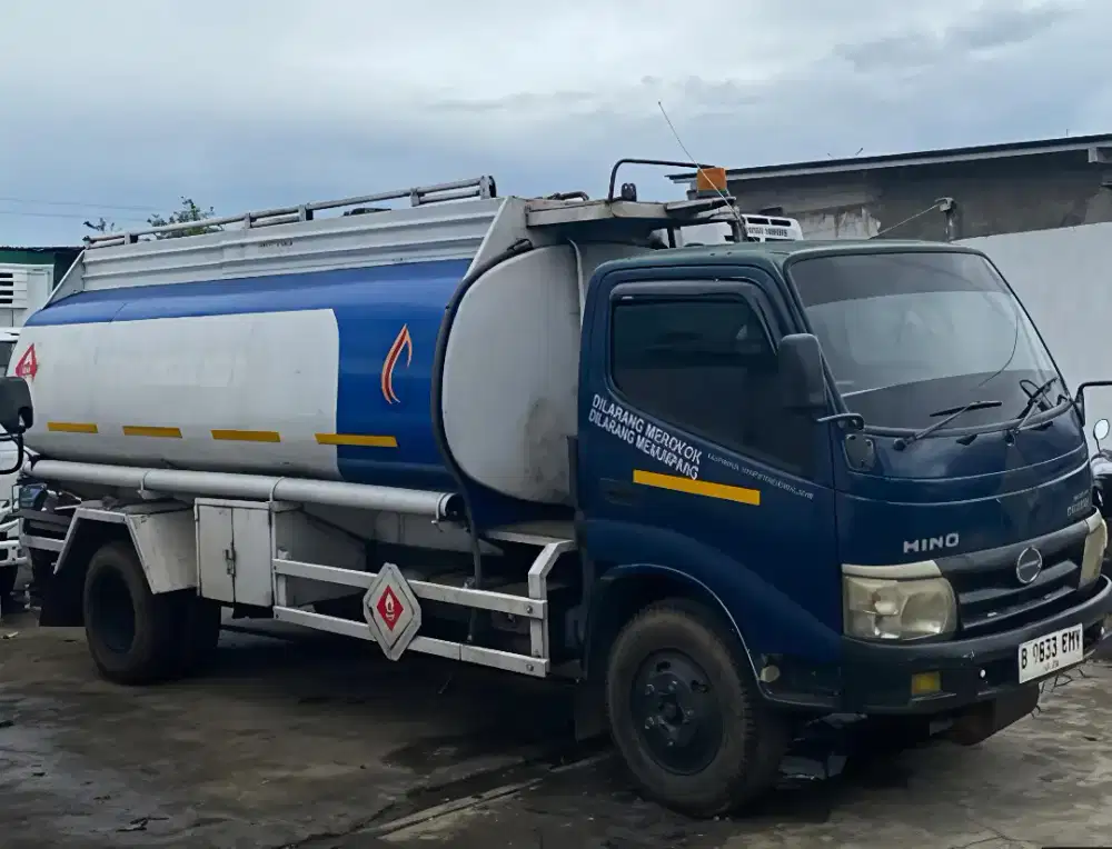 Hino Dutro 130MDL Long double ban 6 Tangki solar 8000liter 2013