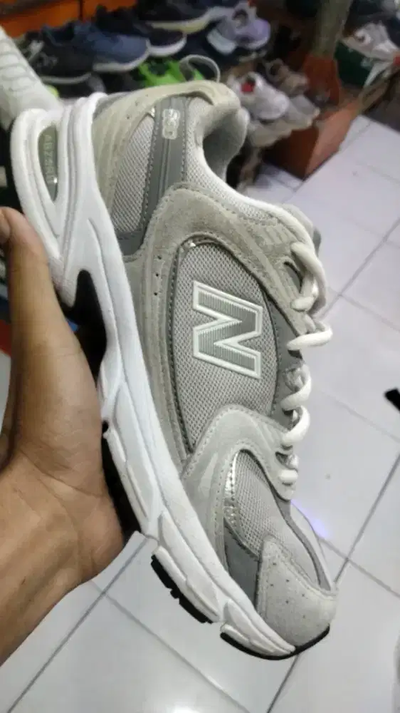 Sepatu secen ori merk New balance530