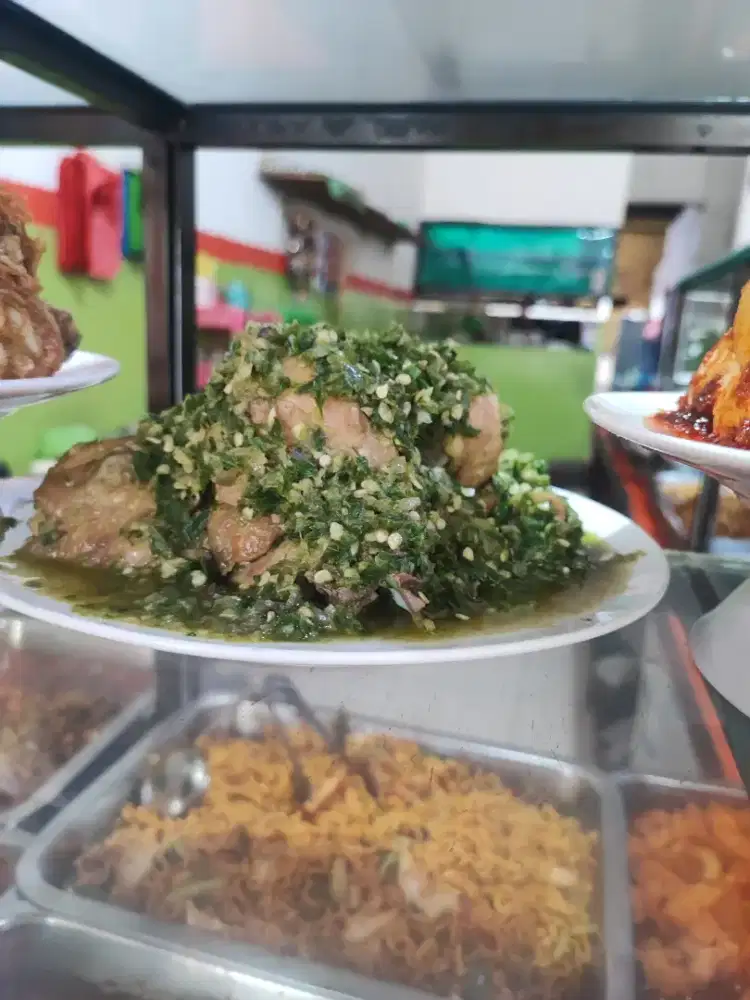 Dicari tukang masak & staff untuk kedai makan