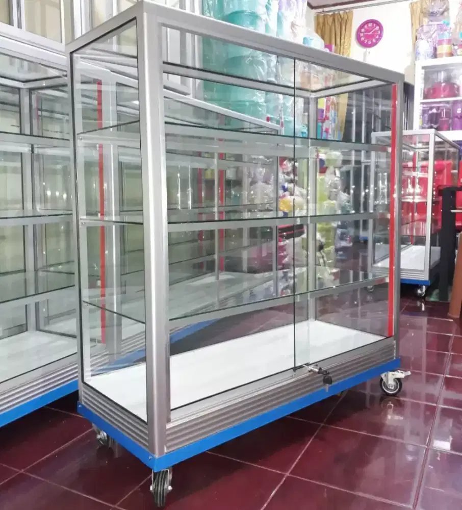 Etalase Pake Roda & Kunci 1Mx1M Harga Terjangkau