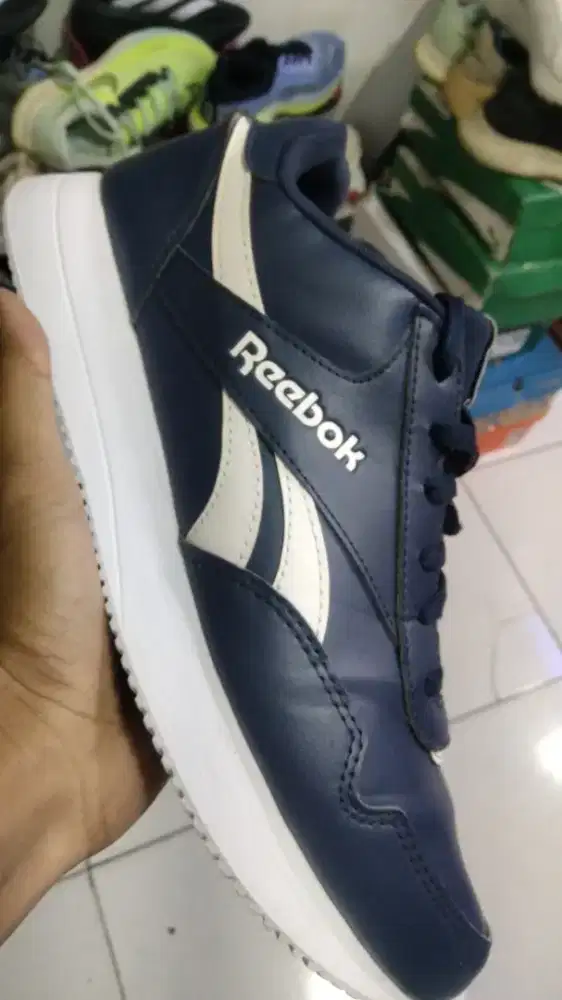 Sepatu secen ori merk Reebok no 43