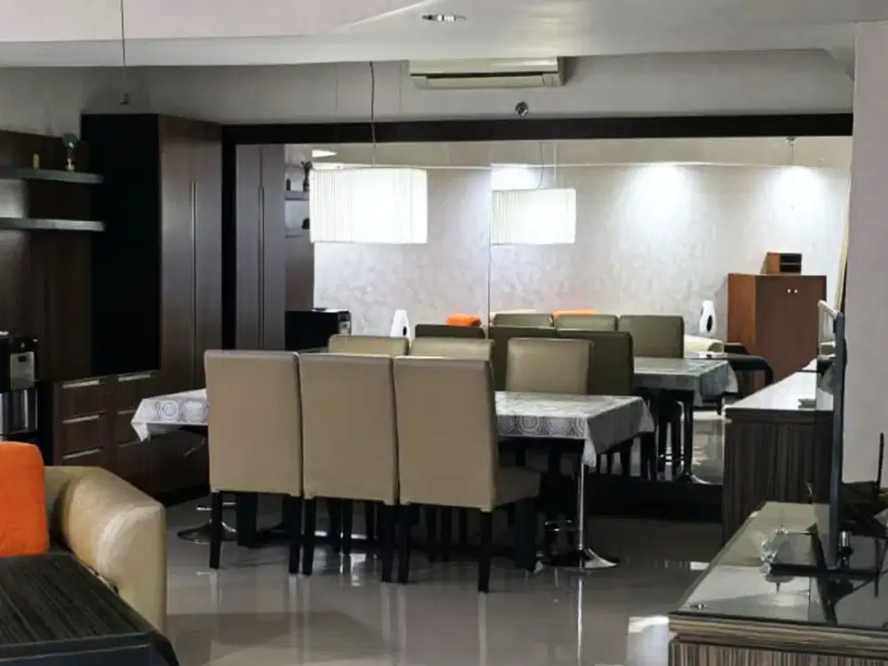 Disewa Taman Anggrek Condominium, Fully Furnished 3 Bedrooms, Middle Floor