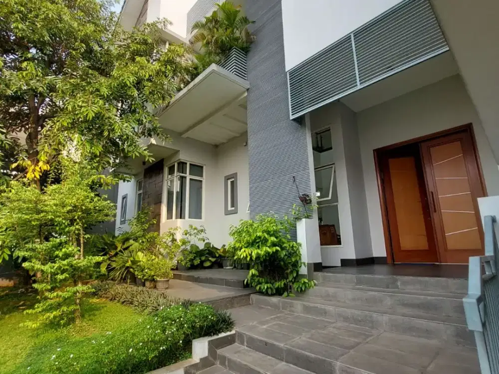 Dijual Rumah Mewah Dekat Danau dan Clubhouse Taman Telaga Golf BSD