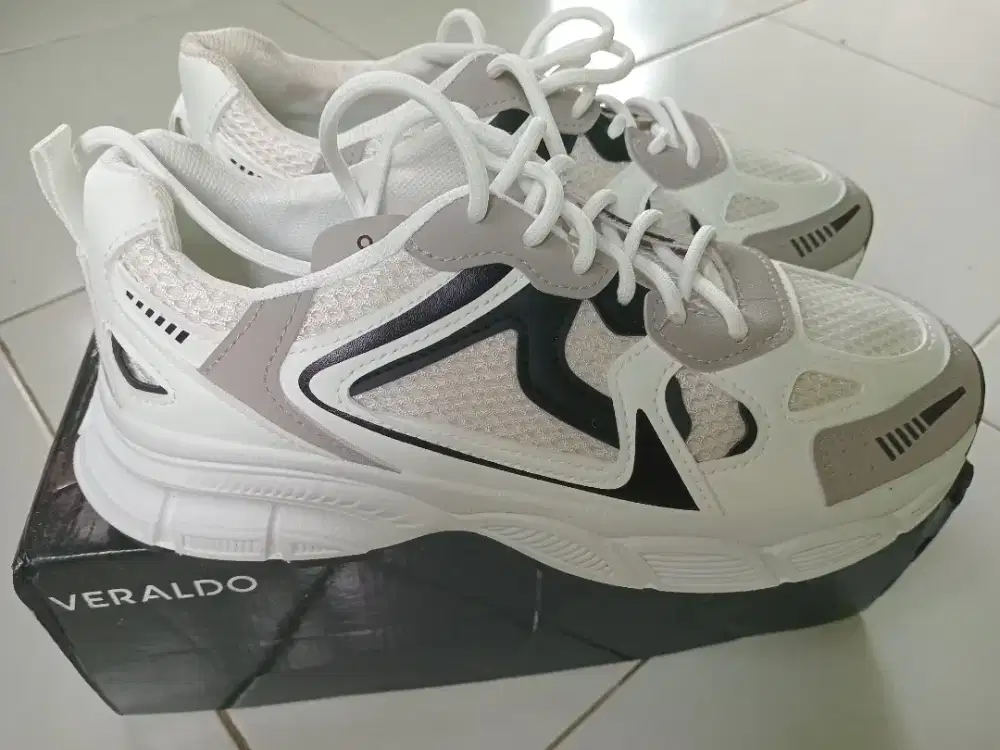 sepatu sneakers cowok