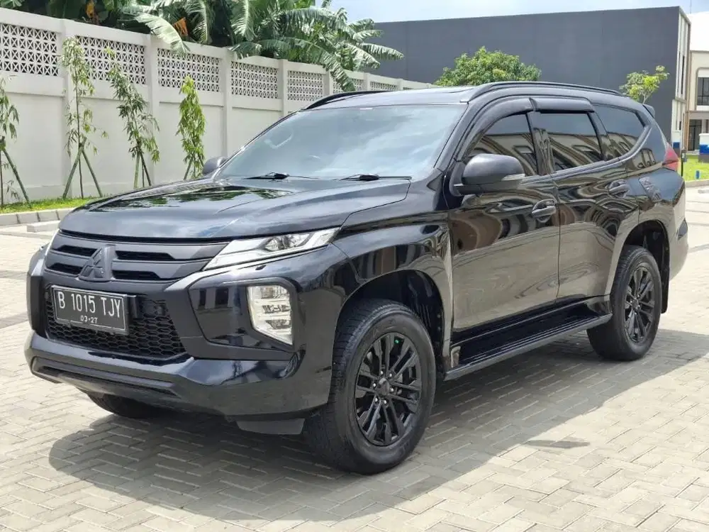 PAJERO DAKAR 4X2 AT 2022 HITAM