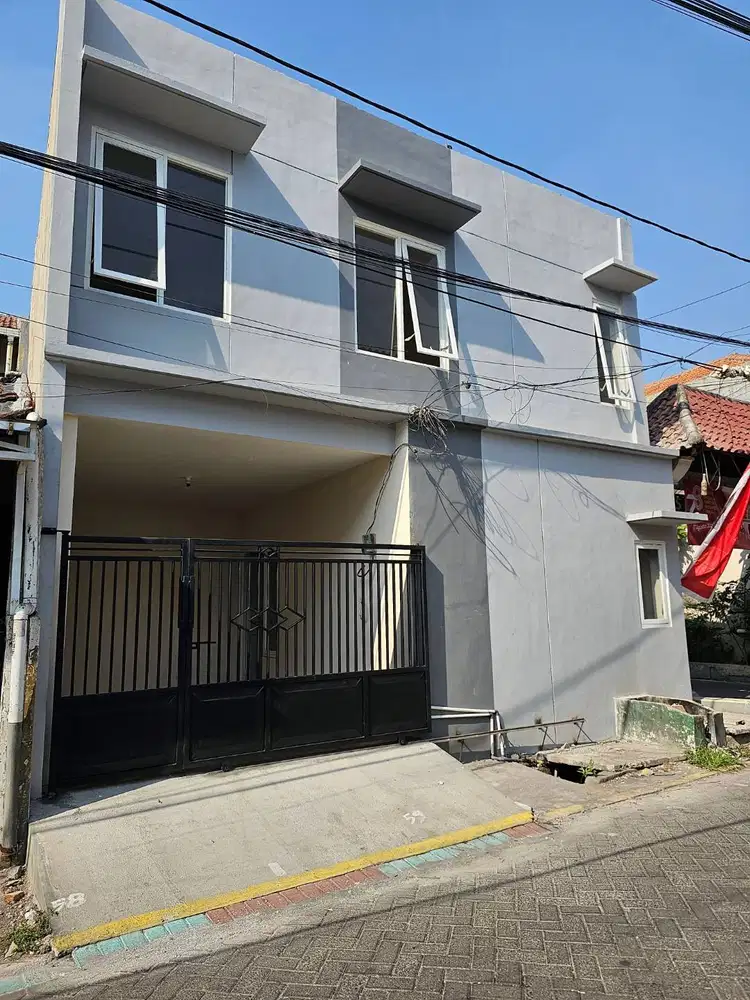Dikontrakkan Disewakan Rumah 2 Lantai Bangunan Baru Surabaya Timur