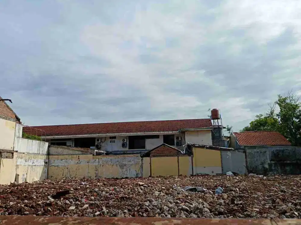 Tanah kosong cempaka putih tengah bisa bagun 2 atau 3 rumah minimalis.