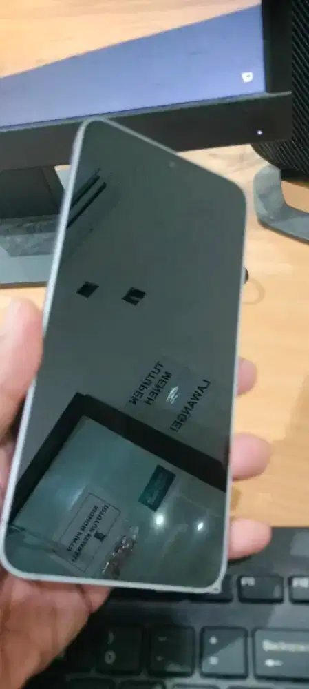 Samsung 25fe like new 8 256