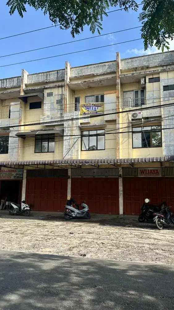 RUKO 3,5 LANTAI (ADA 2 PINTU)