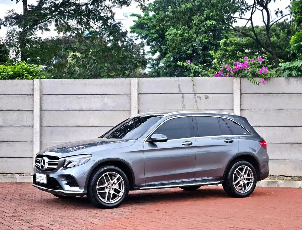 LOW ODO MULUS LIKE NEW ! Mercedes Benz GLC200 AMG LINE AT 2018 Grey