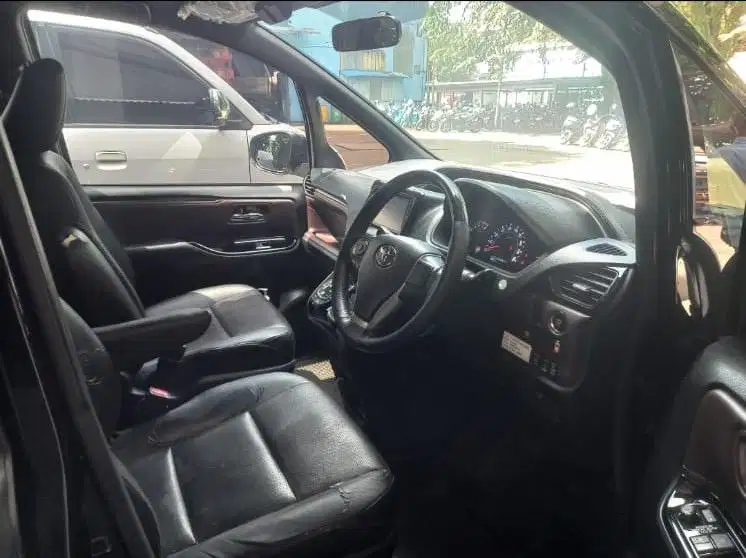 Voxy 2018, mulus terawat service record toyota