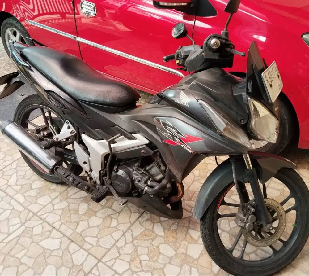 Dijual Honda Cs 1 kondisi baik,surat lengkap dan hidup,stater nyala