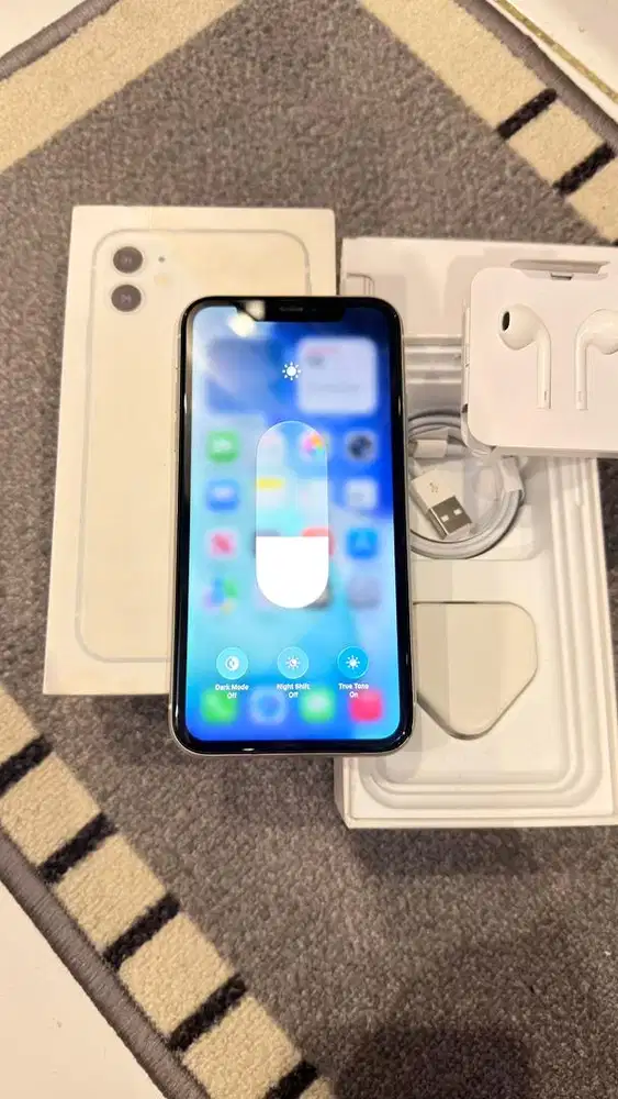 Iphone 11 White 64GB Terdaftar Lengkap