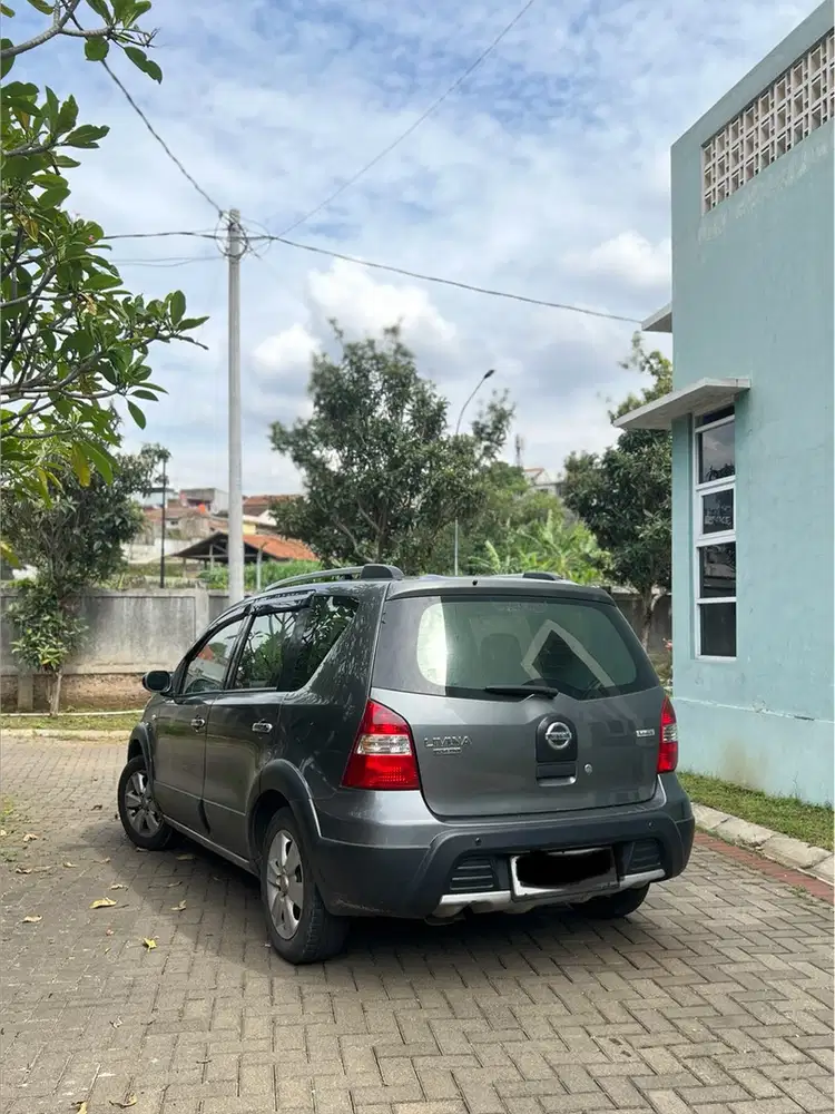 Nissan Livina 2010 Bensin