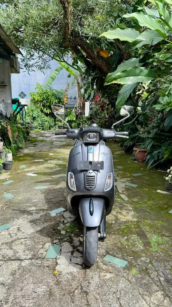 Vespa s 3v 150 abu plat D