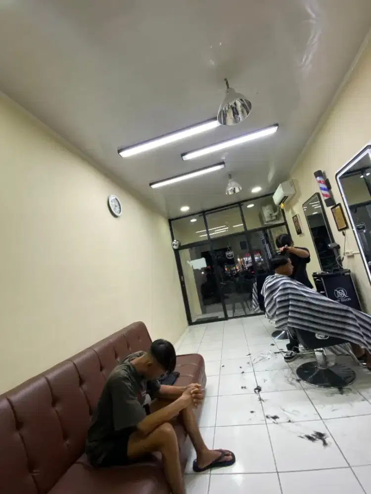 Dibuka lowongan pekerjaan sebagai kapster / Tukang Cukur Rambut barber