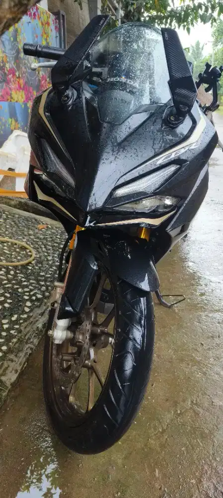 Di jual CBR 150R Hitam silver