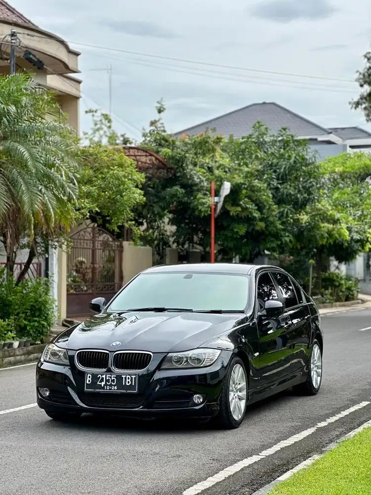 BMW 320i e90 2011 AT Low KM