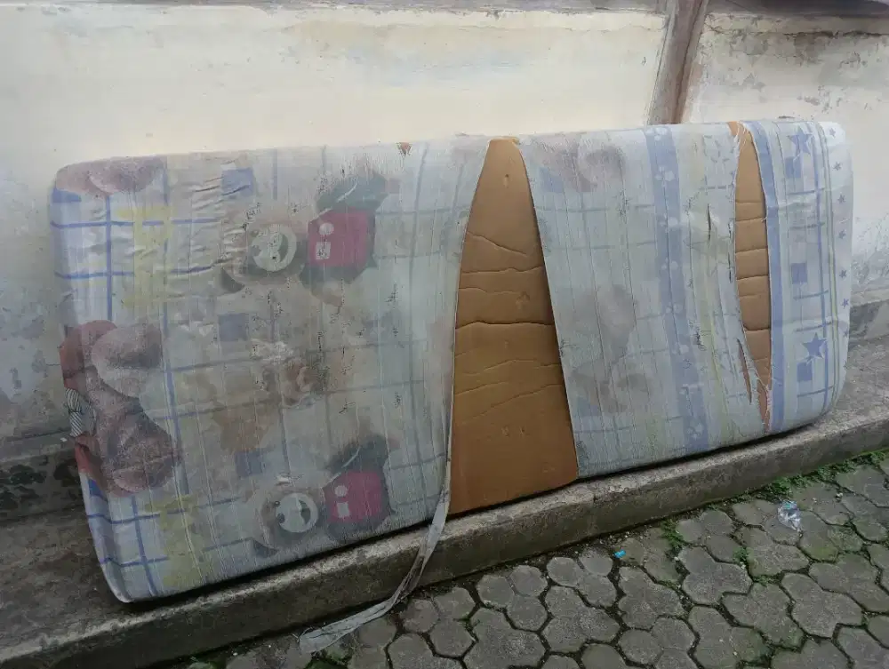 Kasur busa bekas